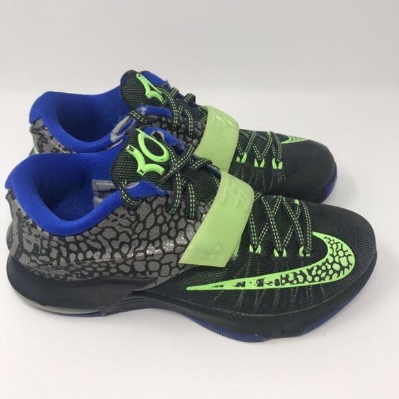 Nike Black and Green Athletic Sneakers with Modern Design - Picture 1 of 5